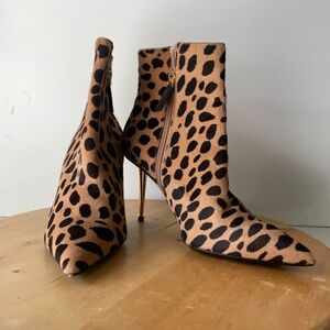 Tom Ford Stylish Beige Brown Leopard Print Calf Hair Ankle Boot Size 37.5   0066